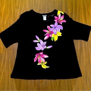 Damee Inc. Ladies Pullover Short Sleeve Top, Black w/ Flowers, One Size